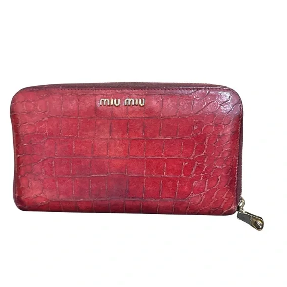 Miu Miu Red Croc-Embossed Zip Wallet - Picture 2 of 8